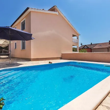 Holiday home In Betiga With Kitchen Barbariga