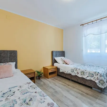 Holiday home In Betiga With Kitchen Barbariga